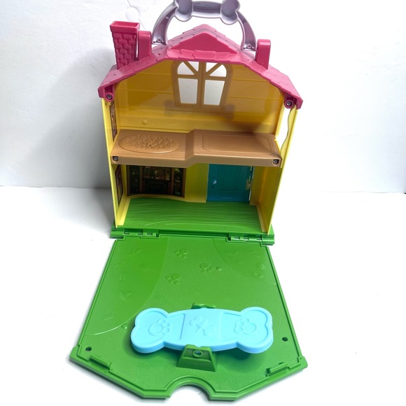Puppy dog pals stow & go house with Rolly & Bingo Figures - Picture 2 of 8